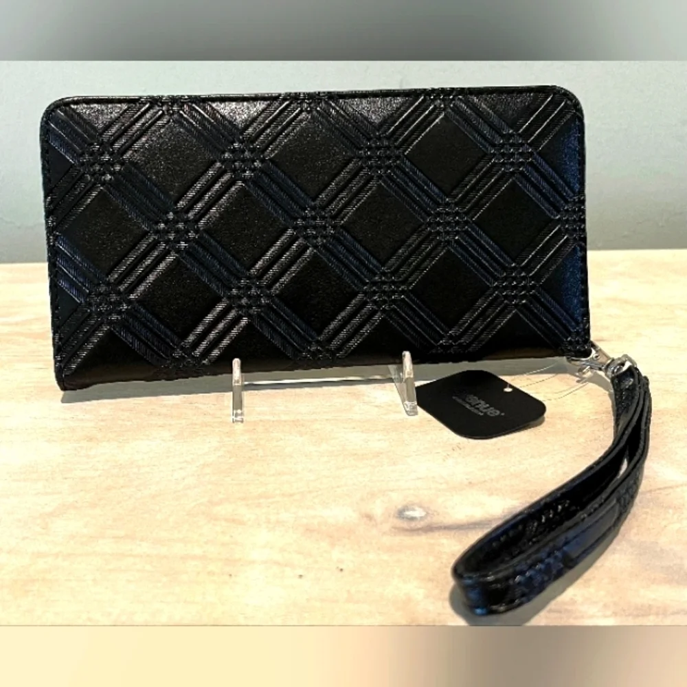 Avenue Black Embossed Faux‎ Leather Wristlet New With Tags